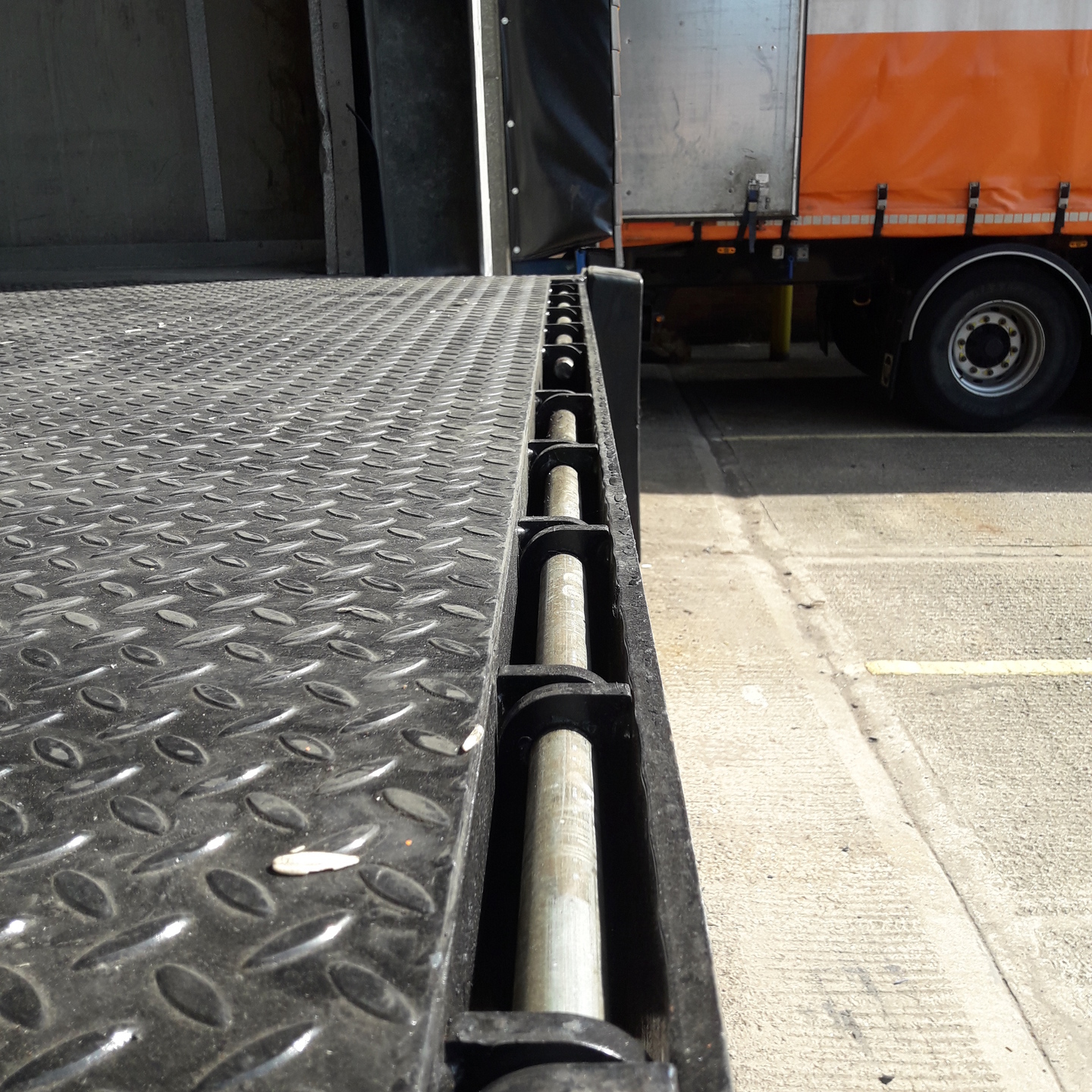 Dock Leveller flat edge in black. Suitable where there is no pit below the Edge Dock Leveller